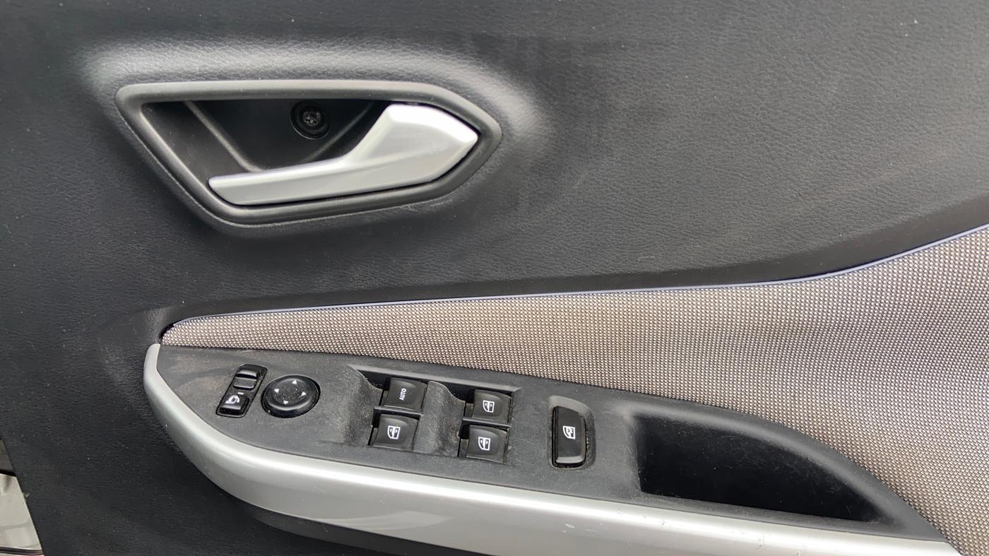 2021 Nissan MAGNITE XV EXECUTIVE, Petrol, Manual, 20,617 km, Driver Side Door Panels Control