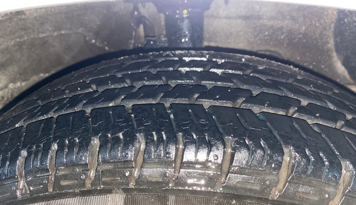 2014 Hyundai Xcent S 1.2, Petrol, Manual, 1,03,564 km, Right Front Tyre Tread