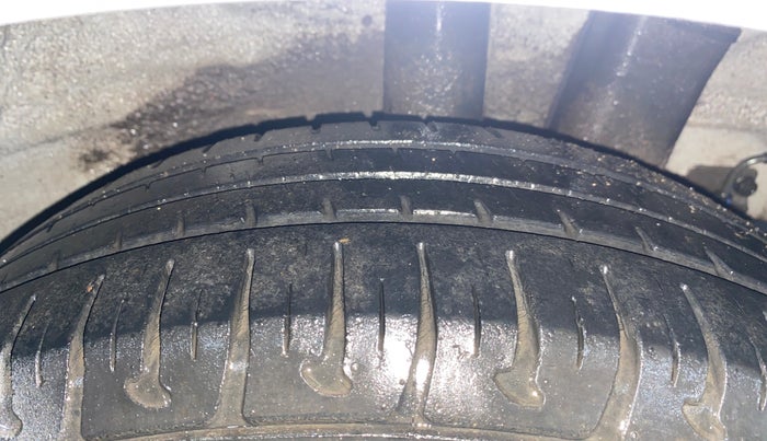 2014 Hyundai Xcent S 1.2, Petrol, Manual, 1,03,564 km, Left Rear Tyre Tread