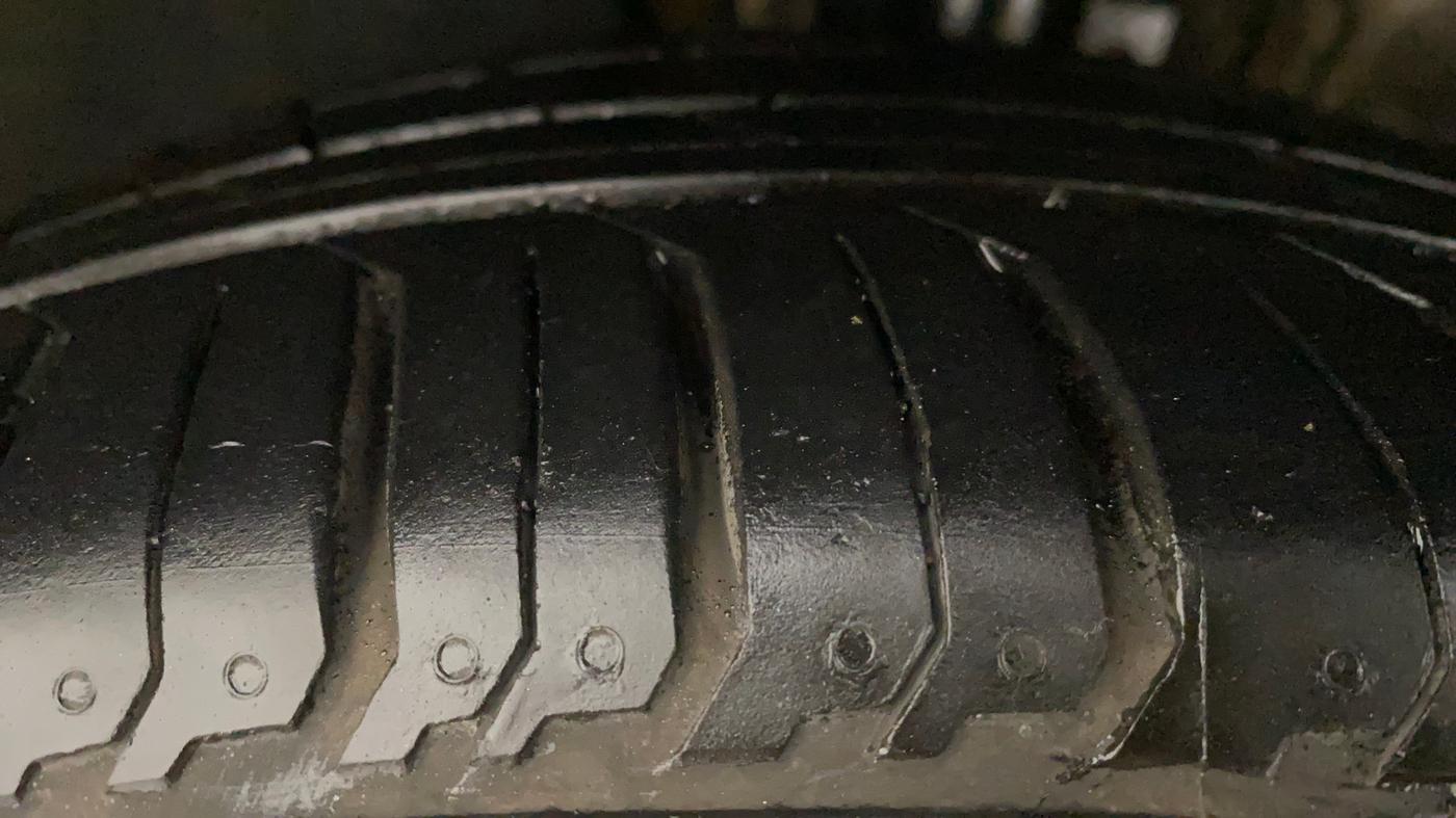 2014 Volkswagen Polo HIGHLINE1.2L, Petrol, Manual, 77,479 km, Left Front Tyre Tread