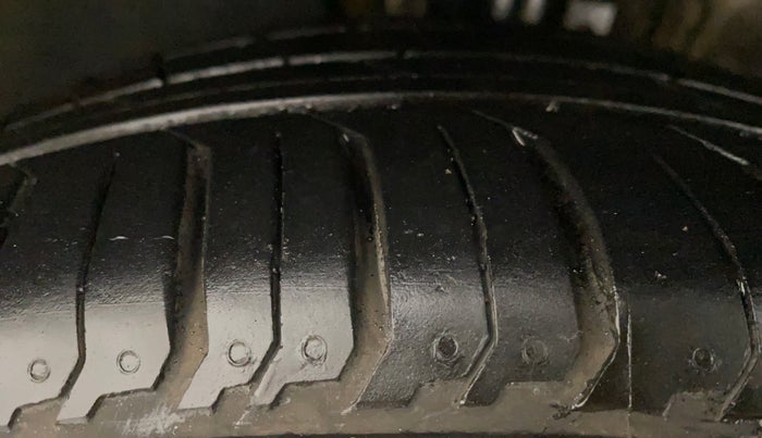 2014 Volkswagen Polo HIGHLINE1.2L, Petrol, Manual, 77,479 km, Left Front Tyre Tread
