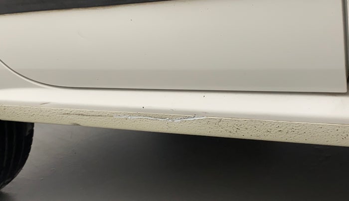2014 Volkswagen Polo HIGHLINE1.2L, Petrol, Manual, 77,479 km, Right running board - Minor scratches