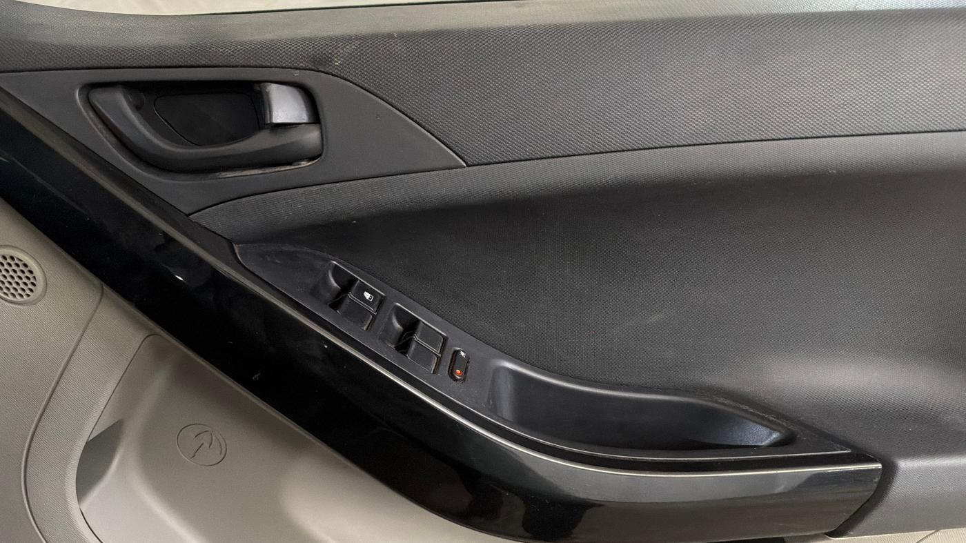 2019 Tata NEXON XM PETROL, Petrol, Manual, 77,671 km, Driver Side Door Panels Control