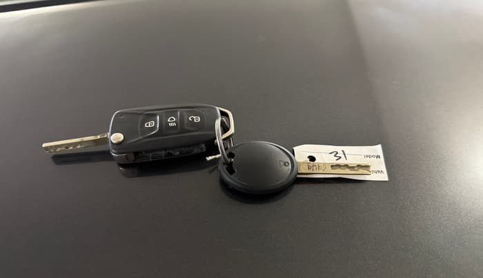 2019 Tata NEXON XM PETROL, Petrol, Manual, 77,635 km, Key Close Up