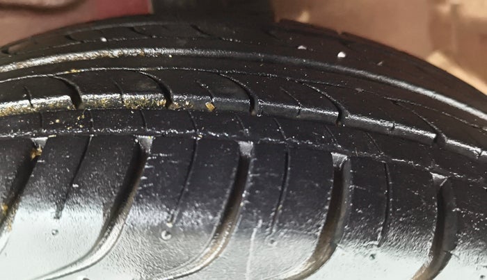 2016 Chevrolet Beat LT PETROL, Petrol, Manual, 11,779 km, Left Front Tyre Tread