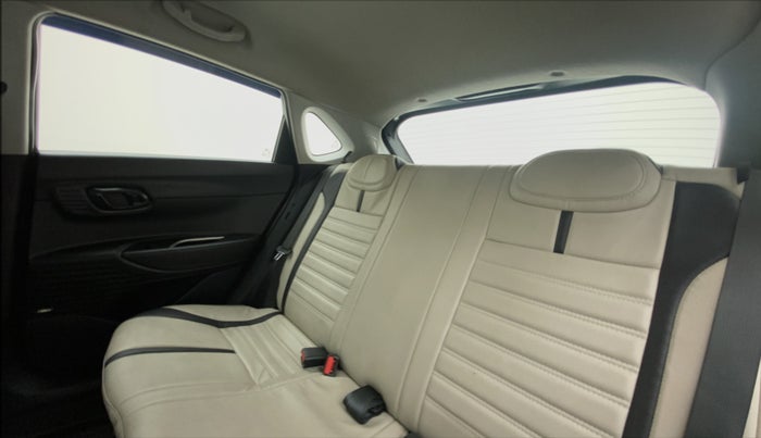2021 Hyundai NEW I20 ASTA 1.2 MT, Petrol, Manual, 11,432 km, Right Side Rear Door Cabin