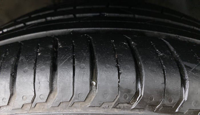 2021 Hyundai NEW I20 ASTA 1.2 MT, Petrol, Manual, 11,432 km, Right Front Tyre Tread