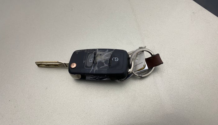 2014 Skoda Rapid AMBITION 1.6 MPI MT, Petrol, Manual, 85,441 km, Key Close Up