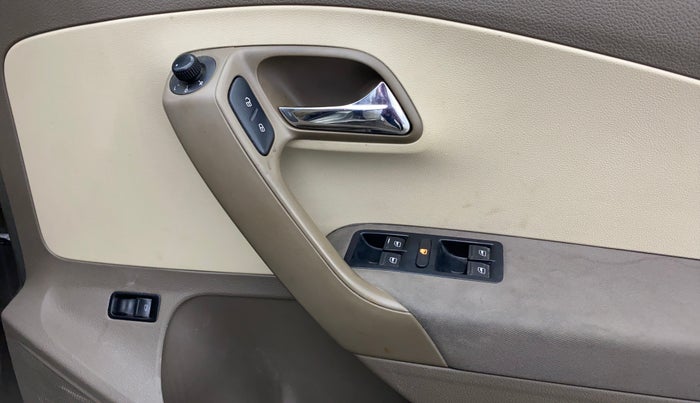 2014 Skoda Rapid AMBITION 1.6 MPI MT, Petrol, Manual, 85,441 km, Driver Side Door Panels Control