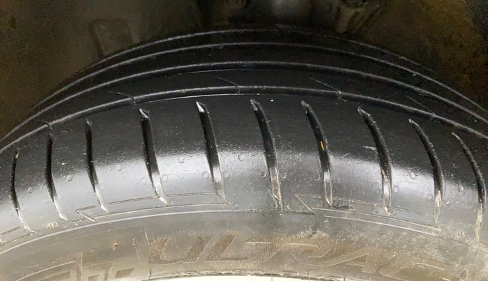 2014 Skoda Rapid AMBITION 1.6 MPI MT, Petrol, Manual, 85,441 km, Left Front Tyre Tread