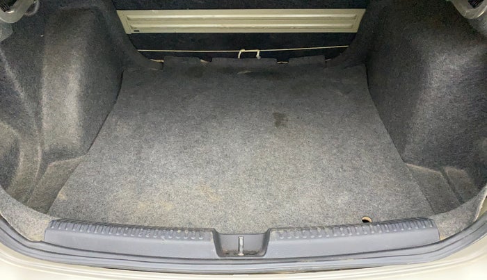 2014 Skoda Rapid AMBITION 1.6 MPI MT, Petrol, Manual, 85,441 km, Boot Inside