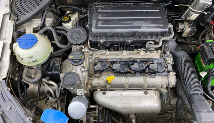 2014 Skoda Rapid AMBITION 1.6 MPI MT, Petrol, Manual, 85,441 km, Engine View - Right