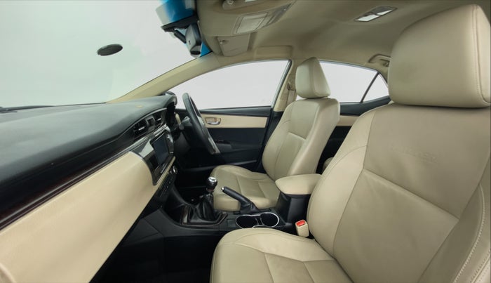 2015 Toyota Corolla Altis G, Petrol, Manual, 38,722 km, Right Side Front Door Cabin