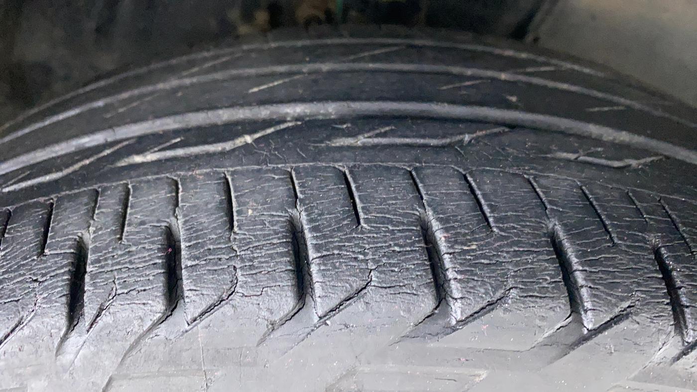 2015 Toyota Corolla Altis G, Petrol, Manual, 38,722 km, Right Front Tyre Tread