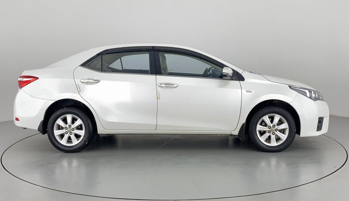 2015 Toyota Corolla Altis G, Petrol, Manual, 38,722 km, Right Side View