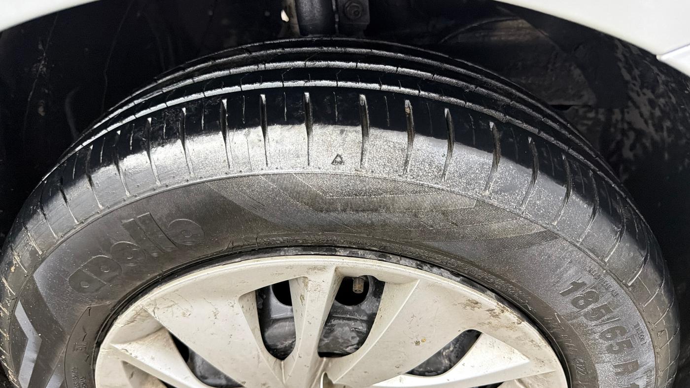 2023 Toyota Glanza S, Petrol, Manual, 35,997 km, Right Front Tyre Tread