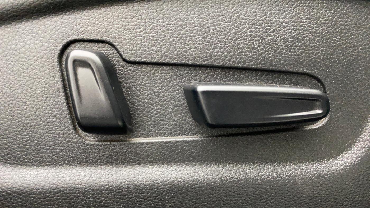 2020 KIA SELTOS HTX PLUS AT1.5 DIESEL, Diesel, Automatic, 1,31,310 km, Driver Side Adjustment Panel