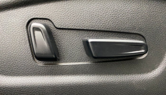 2020 KIA SELTOS HTX PLUS AT1.5 DIESEL, Diesel, Automatic, 1,31,214 km, Driver Side Adjustment Panel