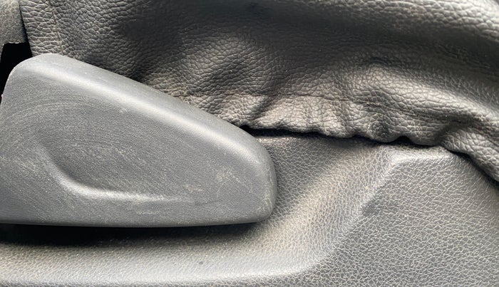 2016 Renault Kwid RXL, Petrol, Manual, 32,839 km, Driver Side Adjustment Panel