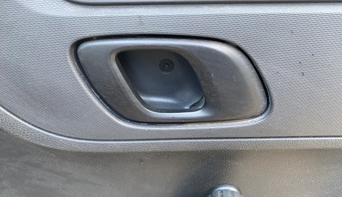2016 Renault Kwid RXL, Petrol, Manual, 32,839 km, Driver Side Door Panels Control