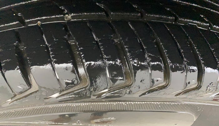 2016 Renault Kwid RXL, Petrol, Manual, 32,839 km, Right Rear Tyre Tread