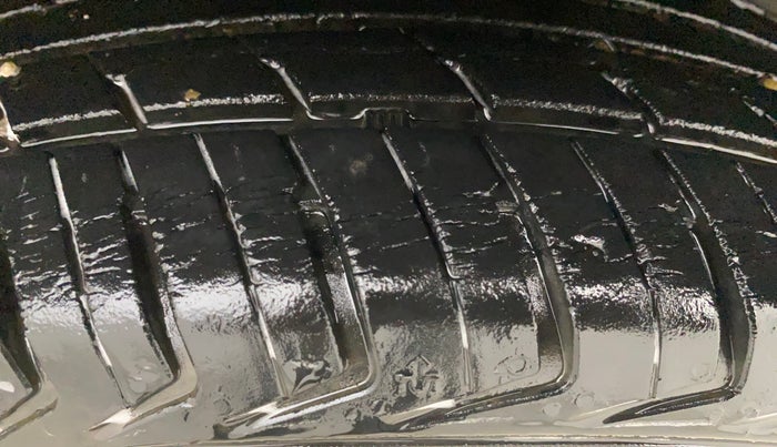 2016 Renault Kwid RXL, Petrol, Manual, 32,839 km, Left Rear Tyre Tread