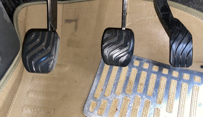 2016 Renault Kwid RXL, Petrol, Manual, 32,839 km, Pedals