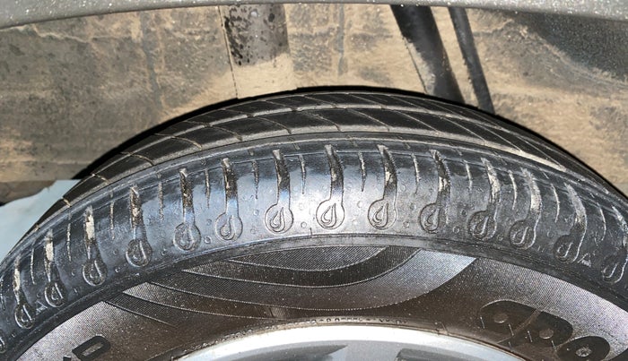 2021 Renault Kwid RXT 1.0 (O), Petrol, Manual, 23,674 km, Right Rear Tyre Tread