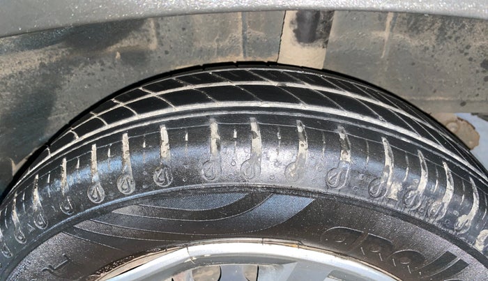 2021 Renault Kwid RXT 1.0 (O), Petrol, Manual, 23,674 km, Left Rear Tyre Tread