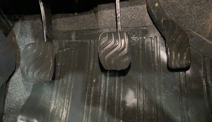 2021 Renault Kwid RXT 1.0 (O), Petrol, Manual, 23,674 km, Pedals