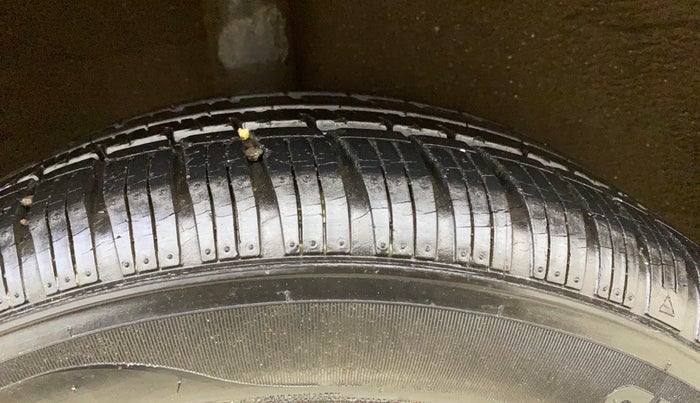 2014 Hyundai Grand i10 SPORTZ 1.2 KAPPA VTVT, Petrol, Manual, 49,805 km, Right Rear Tyre Tread