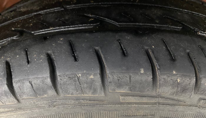 2018 Maruti Alto 800 LXI O, Petrol, Manual, 37,500 km, Right Front Tyre Tread