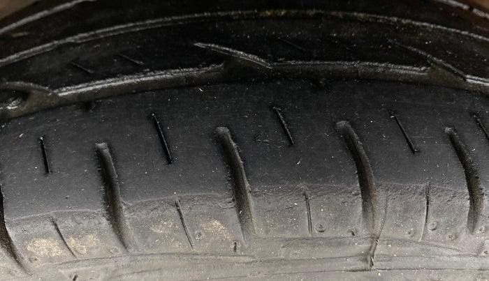 2018 Maruti Alto 800 LXI O, Petrol, Manual, 37,500 km, Left Front Tyre Tread