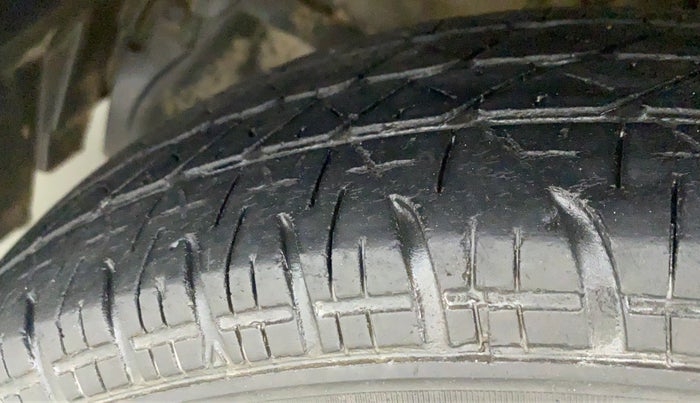 2016 Maruti Swift VDI (O), Diesel, Manual, 56,516 km, Left Front Tyre Tread