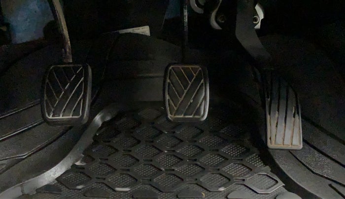 2016 Maruti Swift VDI (O), Diesel, Manual, 56,516 km, Pedals