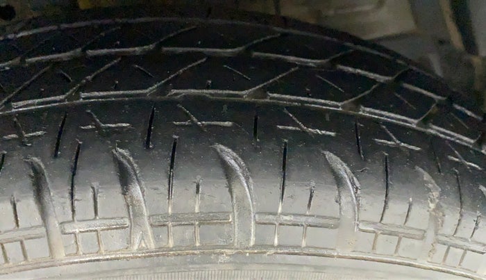 2016 Maruti Swift VDI (O), Diesel, Manual, 56,516 km, Right Front Tyre Tread