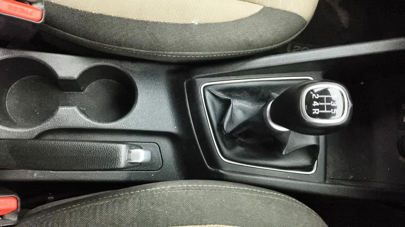 2015 Hyundai Elite i20 ASTA 1.2, Petrol, Manual, 27,999 km, Gear Lever