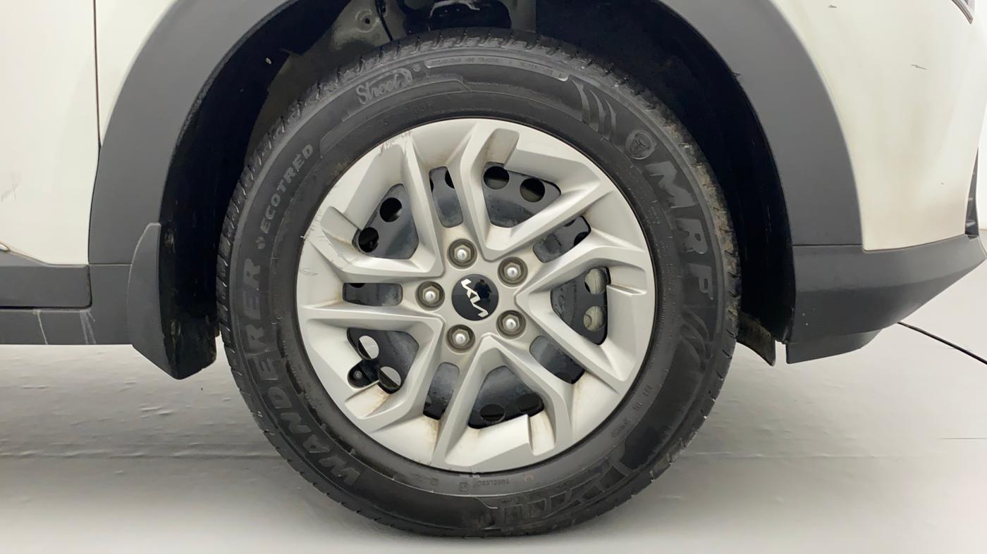 2022 KIA CARENS PRESTIGE 1.4 PETROL 7 STR, Petrol, Manual, 8,436 km, Right Front Wheel