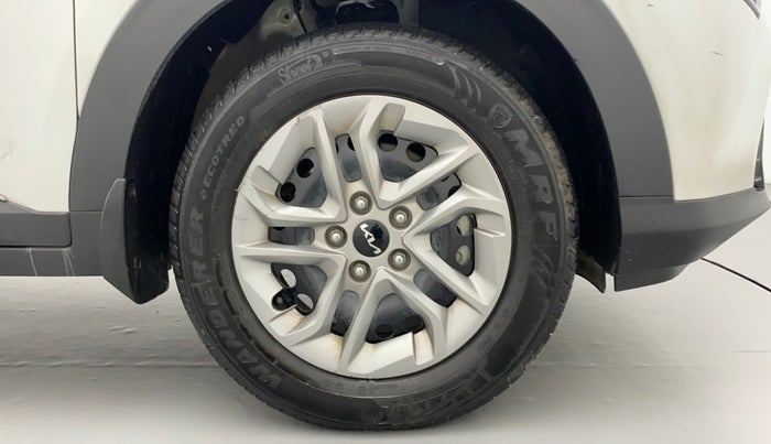 2022 KIA CARENS PRESTIGE 1.4 PETROL 7 STR, Petrol, Manual, 8,436 km, Right Front Wheel