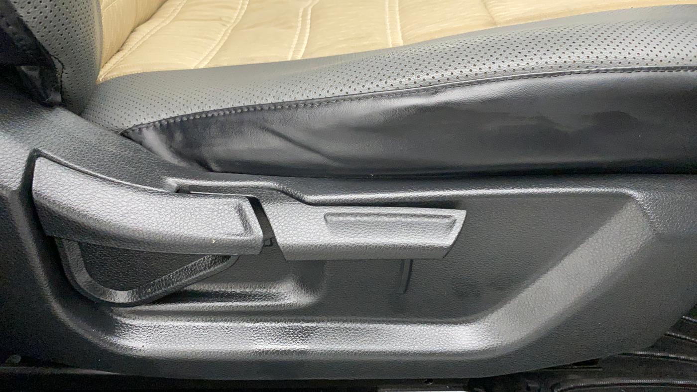 2022 KIA CARENS PRESTIGE 1.4 PETROL 7 STR, Petrol, Manual, 8,436 km, Driver Side Adjustment Panel