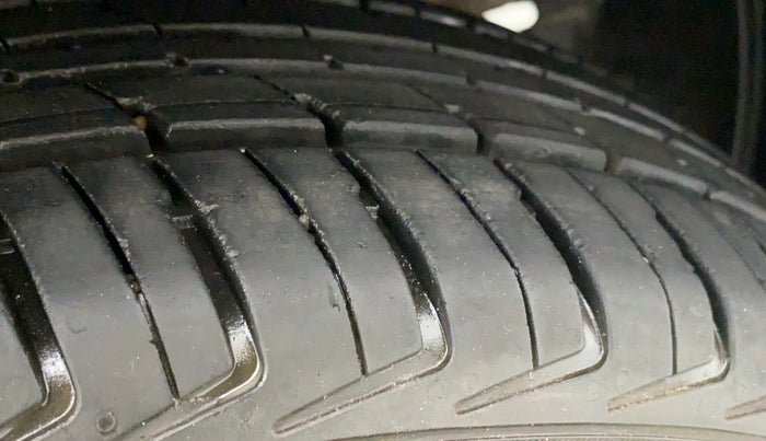 2019 Maruti New Wagon-R LXI CNG 1.0 L, CNG, Manual, 53,085 km, Right Front Tyre Tread