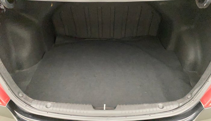2013 Hyundai Verna FLUIDIC 1.6 VTVT SX, Petrol, Manual, 54,780 km, Boot Inside