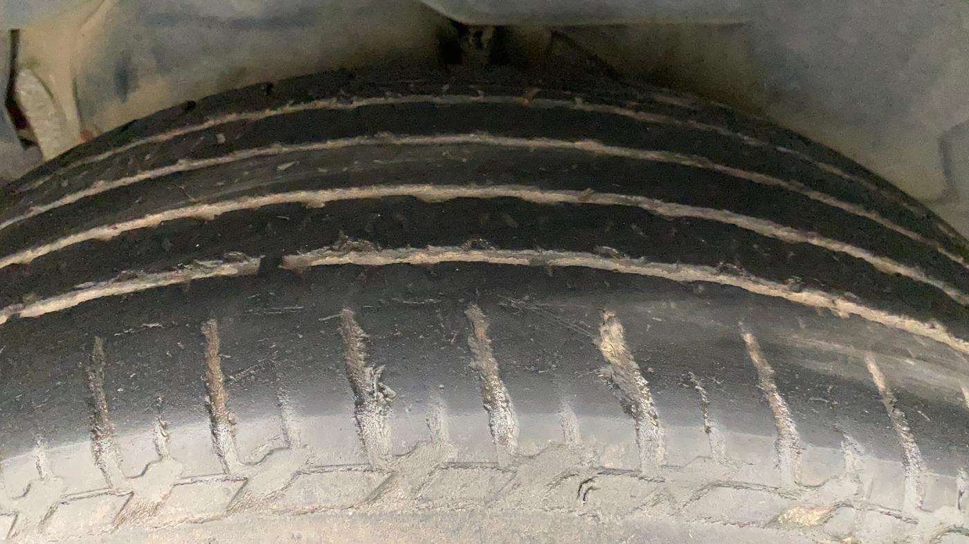 2016 Mahindra XUV500 W6, Diesel, Manual, 70,027 km, Right Rear Tyre Tread