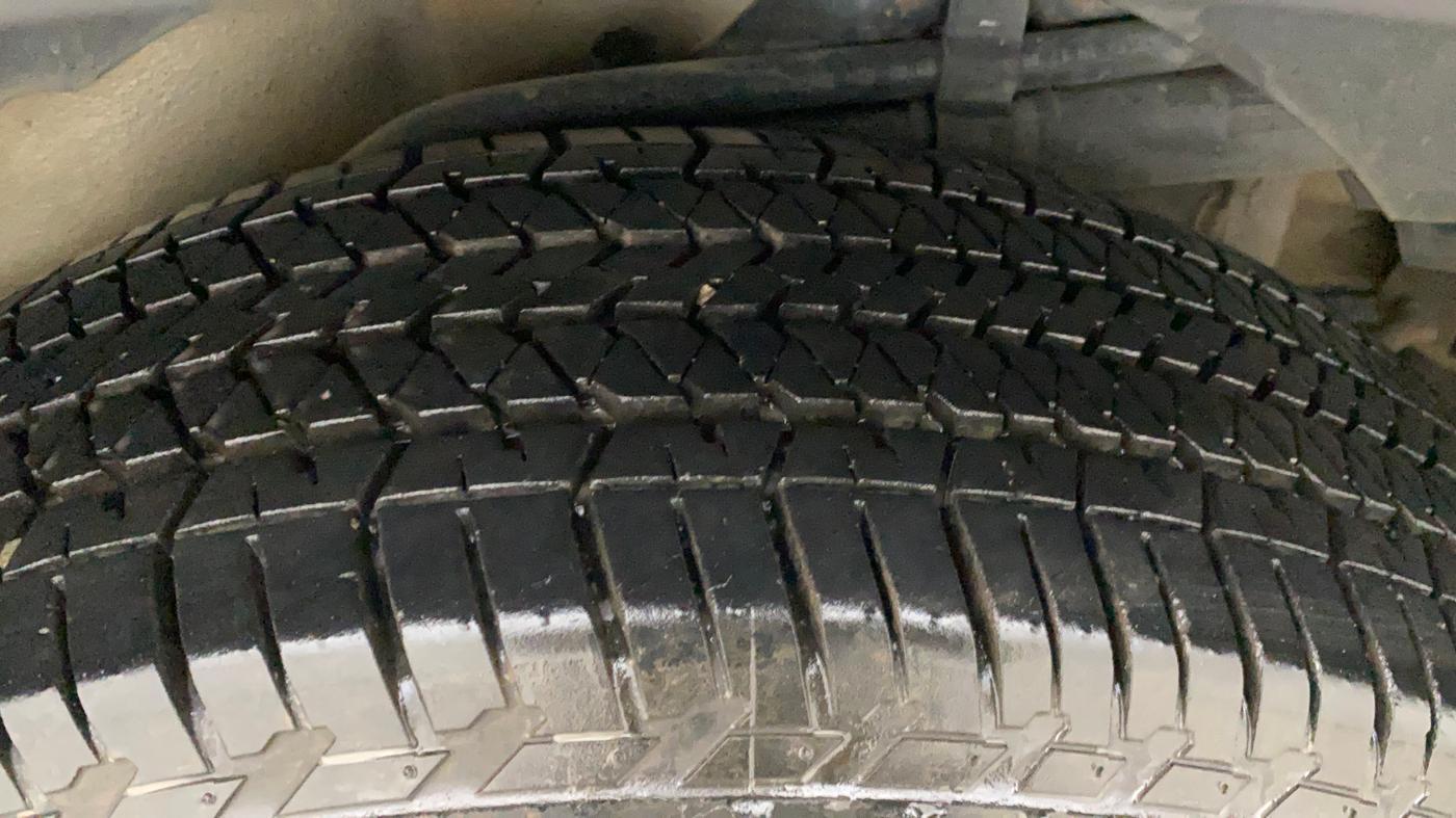 2016 Mahindra XUV500 W6, Diesel, Manual, 70,027 km, Left Rear Tyre Tread