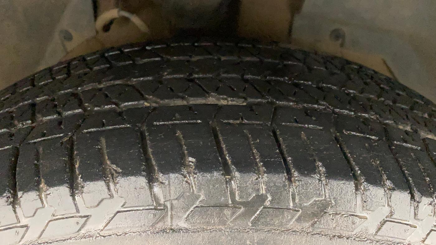 2016 Mahindra XUV500 W6, Diesel, Manual, 70,027 km, Right Front Tyre Tread