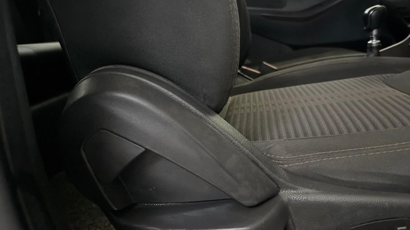 2018 Ford FREESTYLE TITANIUM 1.5 DIESEL, Diesel, Manual, 1,10,017 km, Driver Side Adjustment Panel