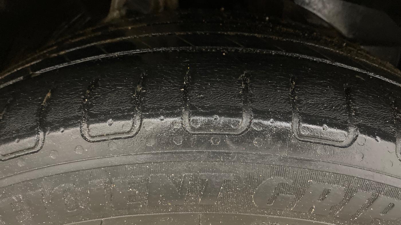 2022 MG HECTOR PLUS SELECT 2.0 DIESEL TURBO MT 7-STR, Diesel, Manual, 61,224 km, Right Front Tyre Tread