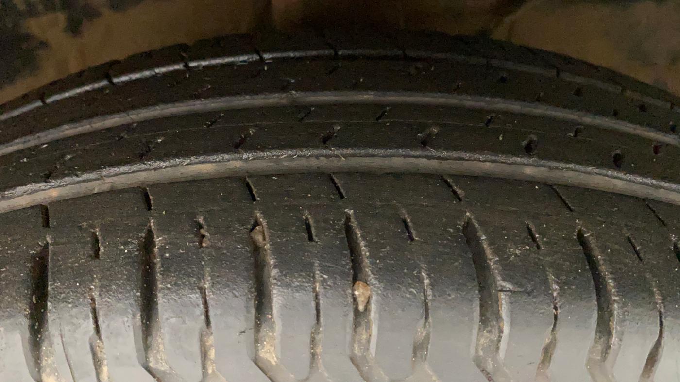 2018 Maruti Swift VXI AMT, Petrol, Automatic, 25,687 km, Right Front Tyre Tread