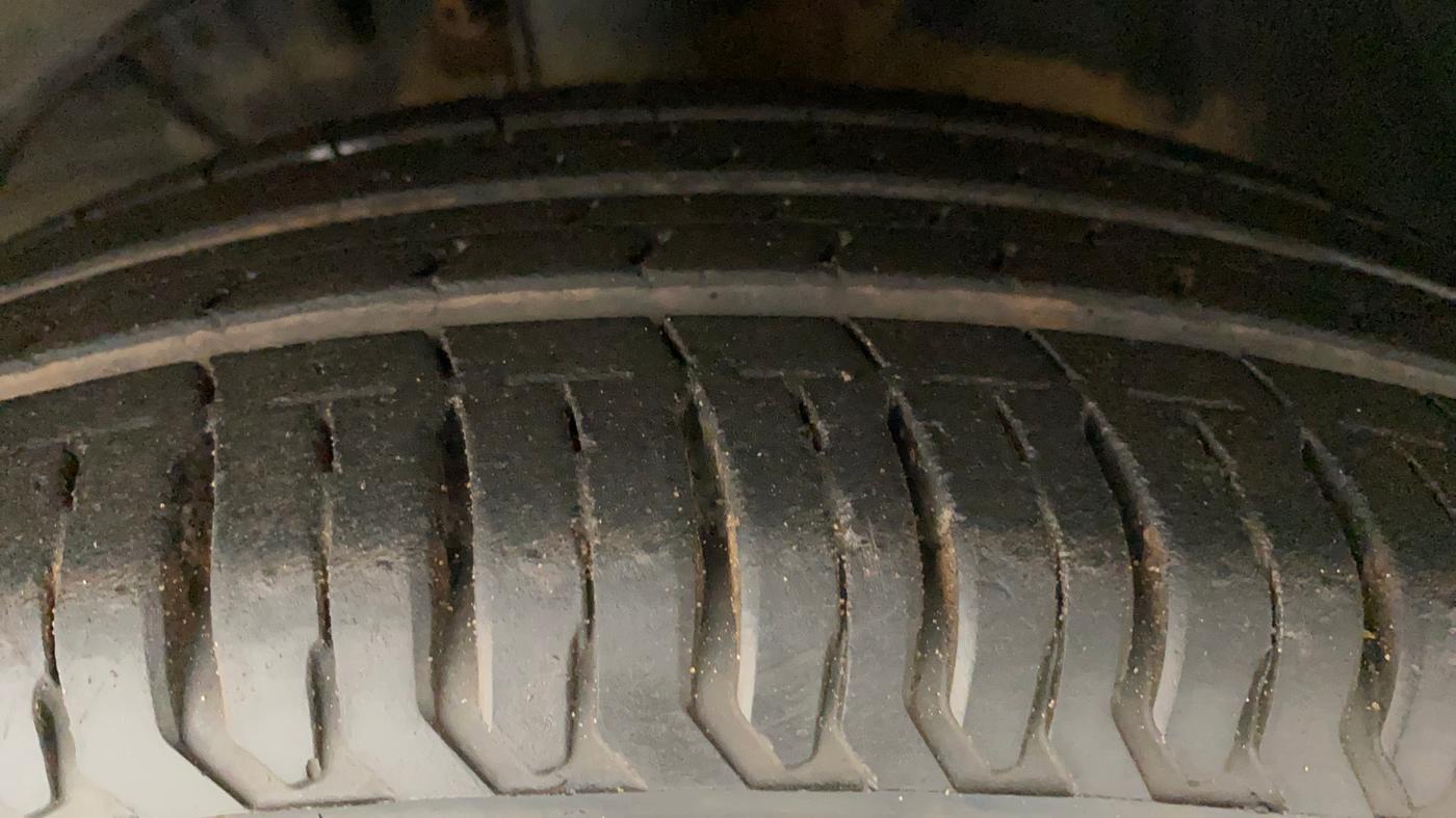 2018 Maruti Swift VXI AMT, Petrol, Automatic, 25,687 km, Left Front Tyre Tread