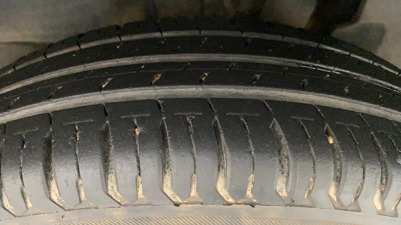 2018 Maruti Swift VXI AMT, Petrol, Automatic, 25,687 km, Left Rear Tyre Tread